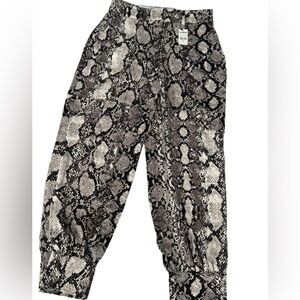 Express highrise animal snake print cargo jogger dress pantss size 0 regular NEW